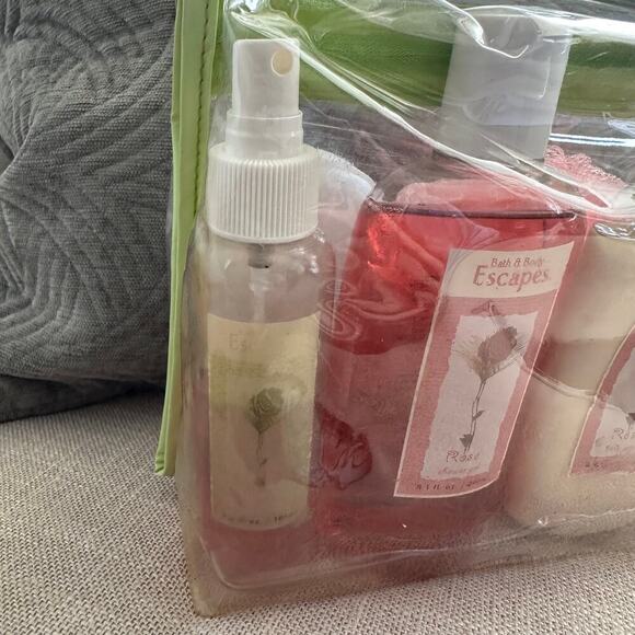 Vintage Bath & Body Works Escapes Cosmetic Bag Set Set Rose Cream Spray Gel - Picture 13 of 16
